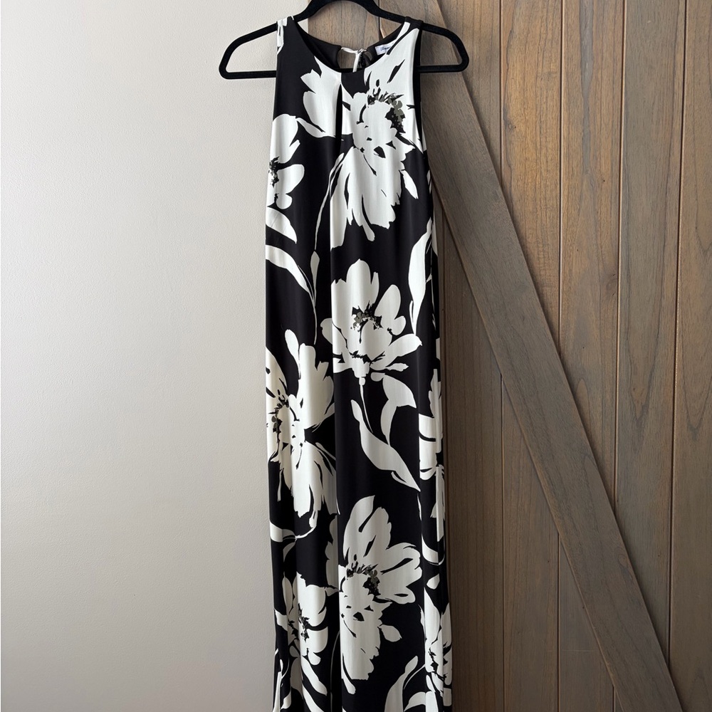 Tommy Bahama Black and White Floral Maxi Dress. Keyhole neck. Full length.